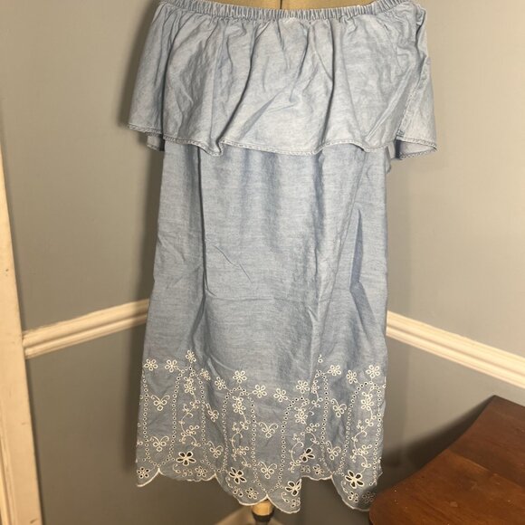 Old Navy Dresses & Skirts - Old Navy Off-the-Shoulder Chambray Dress – Women’s Large – Embroidered Hem